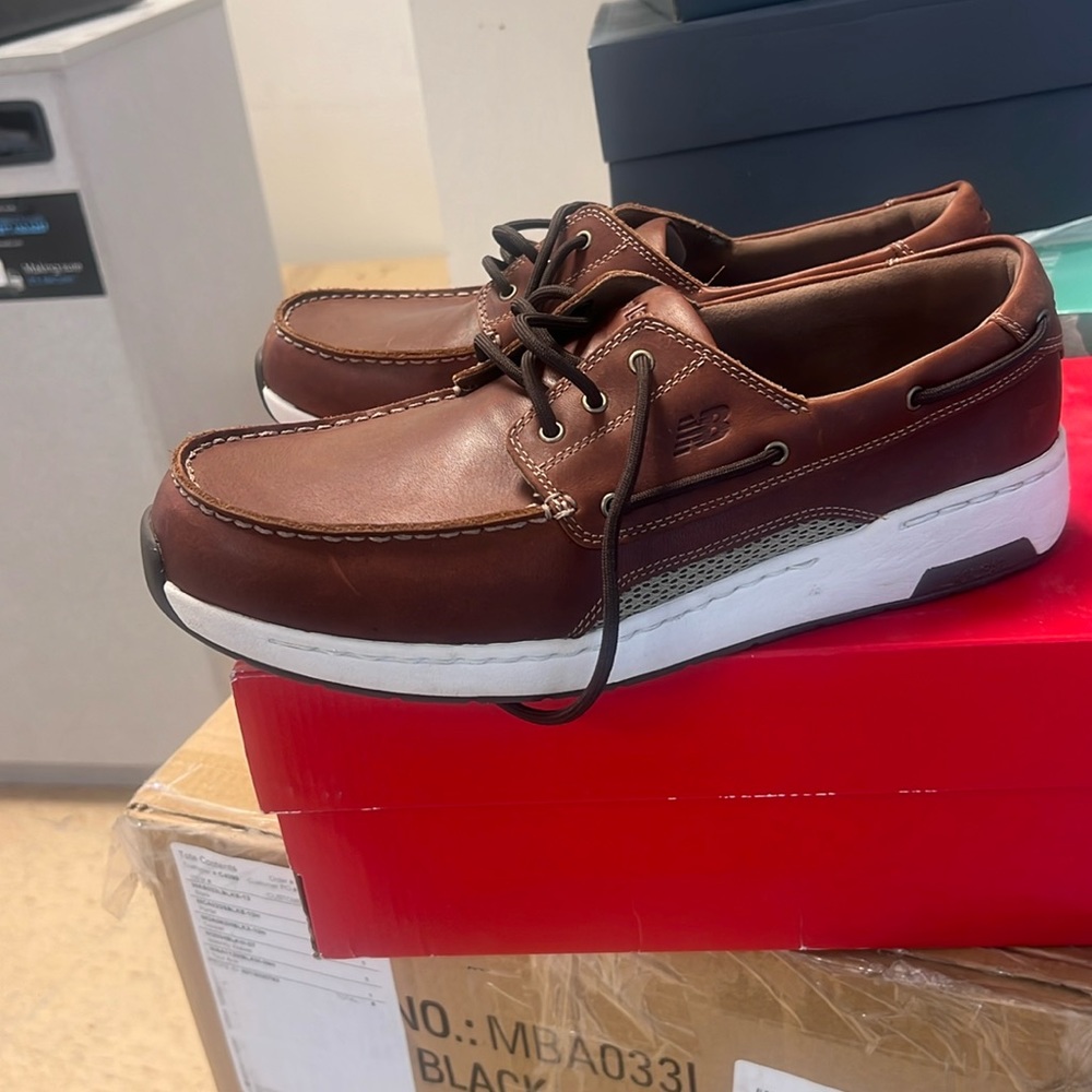 NEW BALANCE 1200 MENS BOAT SHOES SIZE 10 color brown/brown